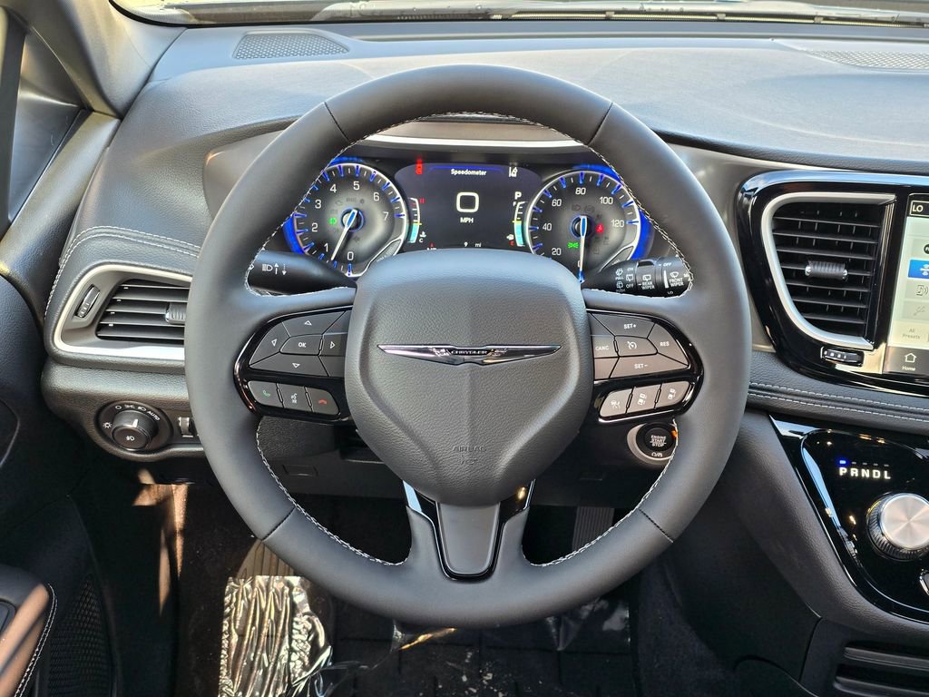 New 2026 Chrysler Pacifica Select image 7