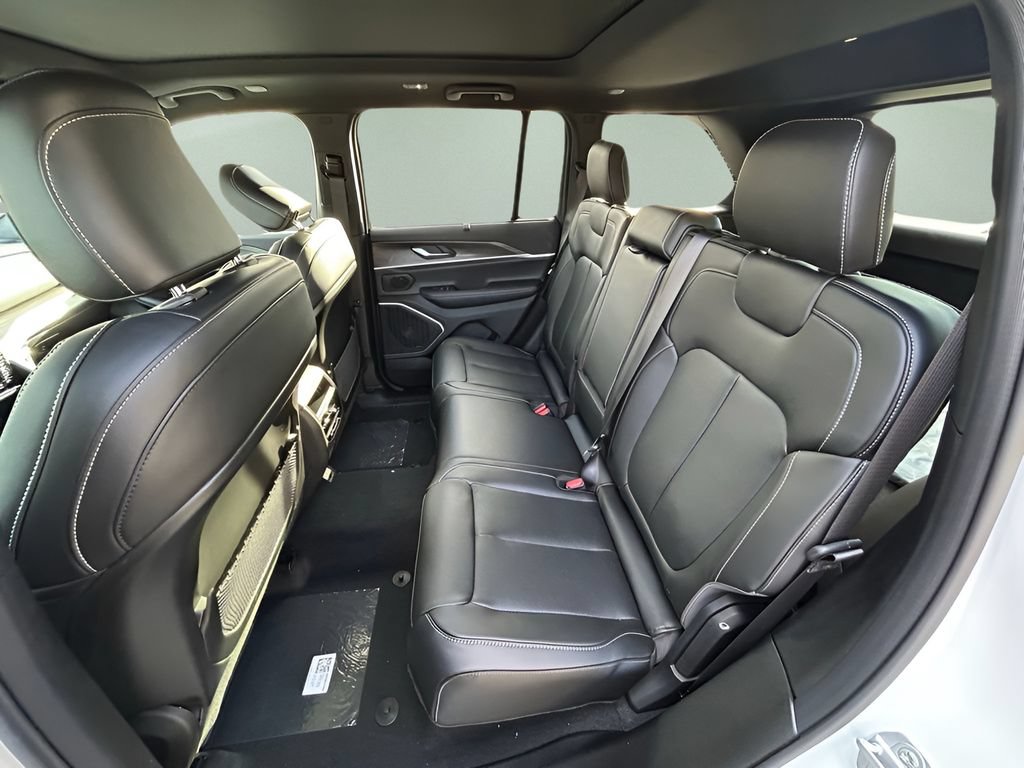 New 2025 Jeep Grand Cherokee Limited w/ Luxury Tech Group II AWD/4WD image 12
