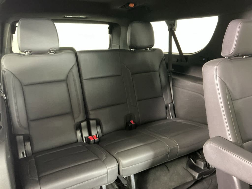 Used 2024 Chevrolet Suburban Z71 w/ Luxury Package image 6