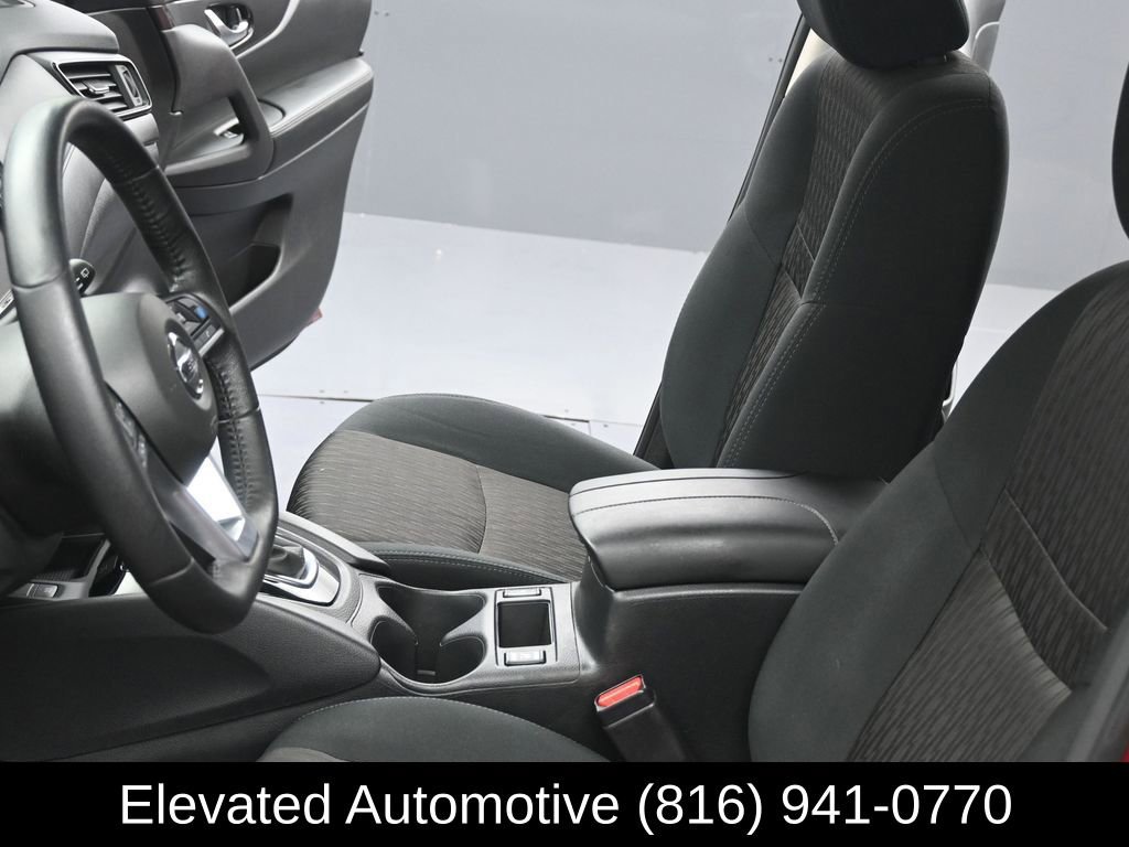 Used 2019 Nissan Rogue SV w/ Premium Package image 17