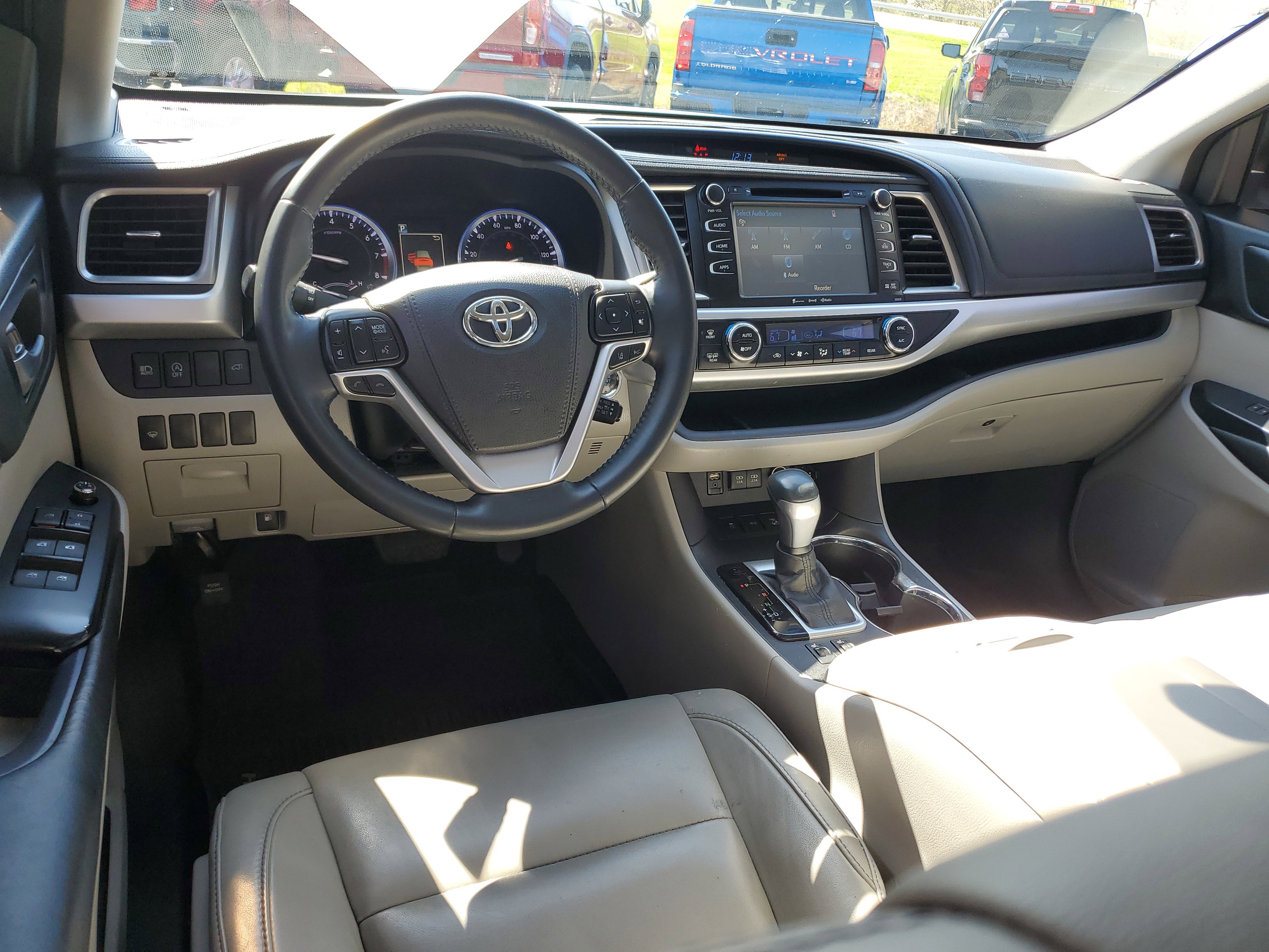 Used 2017 Toyota Highlander XLE image 12