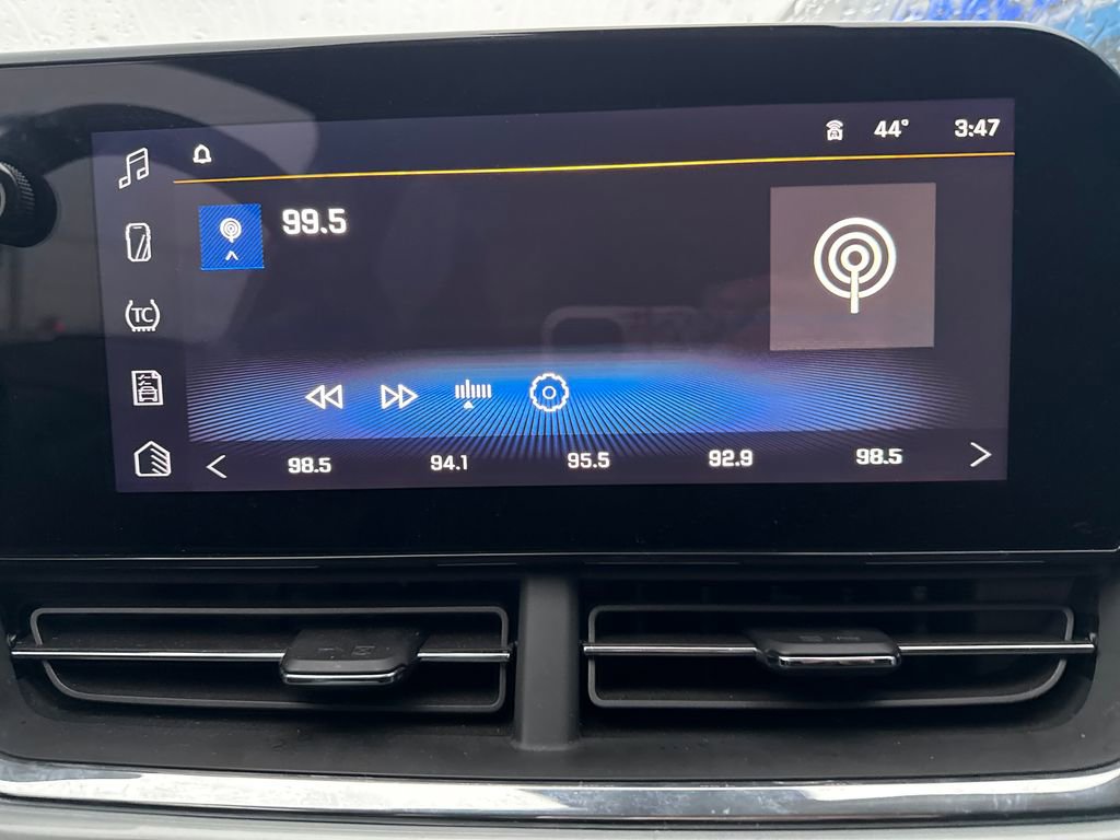 Used 2025 Chevrolet Trax LT w/ LT Convenience Package image 22