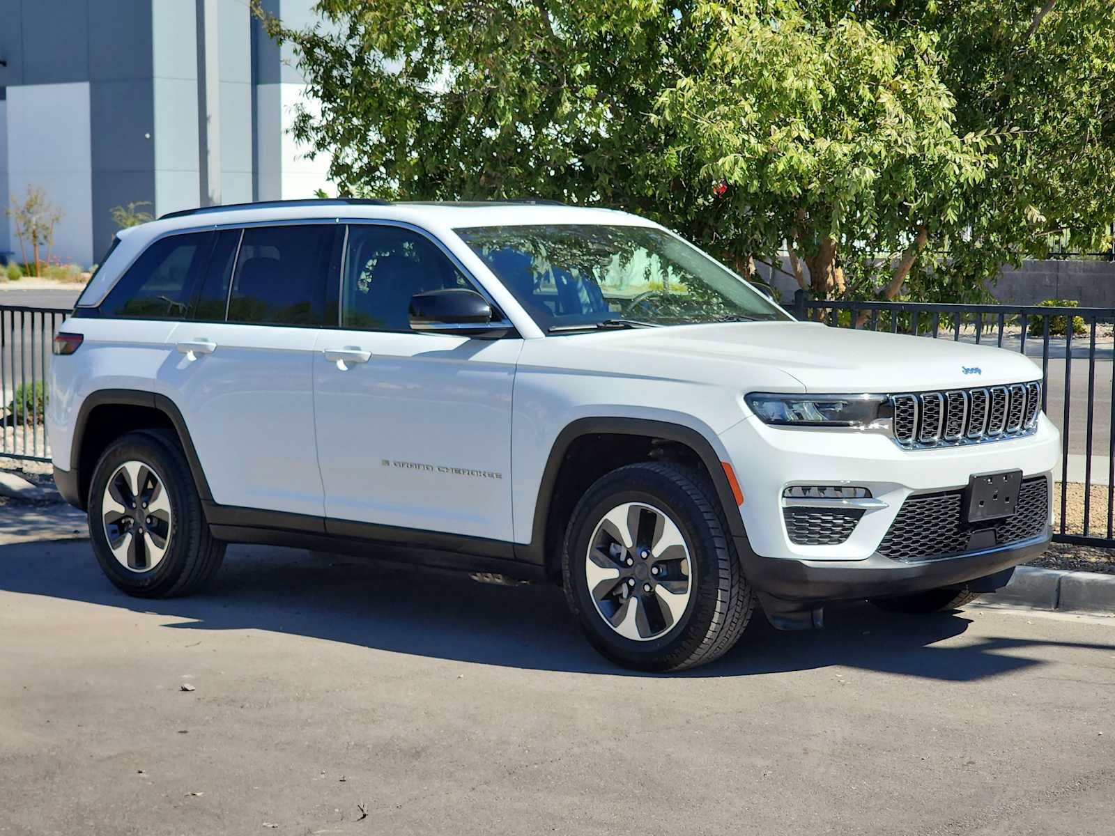 Used 2024 Jeep Grand Cherokee Limited 4xe AWD/4WD image 2