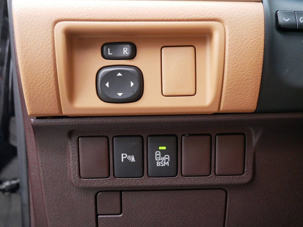 Used 2016 Lexus ES 300h w/ Premium Package w/Wood Trim image 18