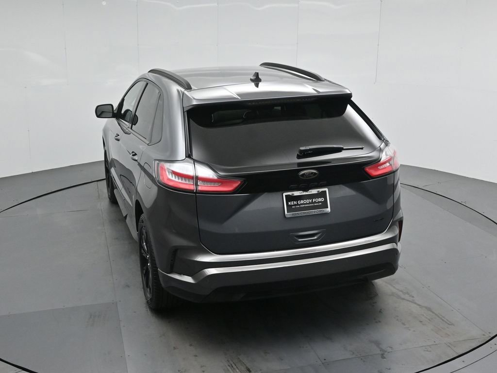 Certified 2022 Ford Edge SE w/ Black Appearance Package image 42