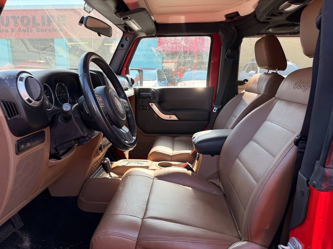 Used 2012 Jeep Wrangler Rubicon w/ Dual Top Group AWD/4WD image 12