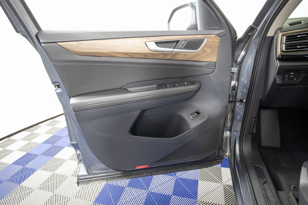 Used 2025 Volkswagen Atlas SE image 11