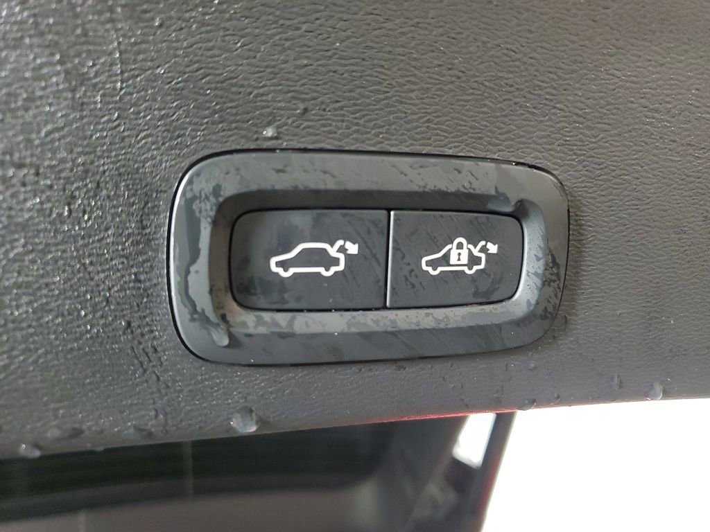 Certified 2026 Volvo XC40 B5 Ultra w/ Climate Package image 12