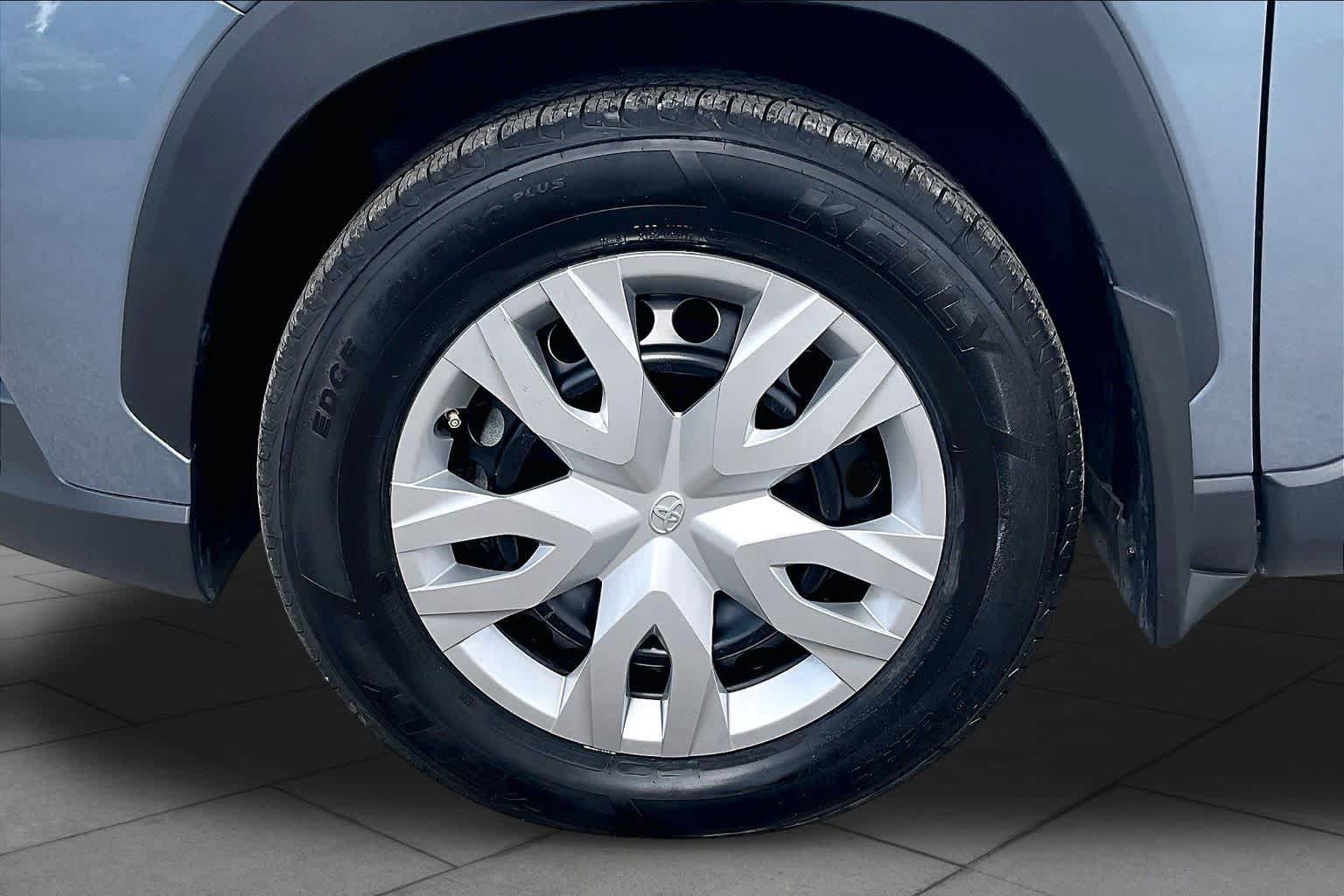 Used 2025 Toyota Corolla Cross L FWD image 11