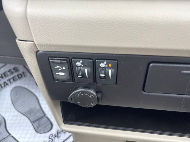 Used 2017 Toyota Sienna XLE FWD image 24