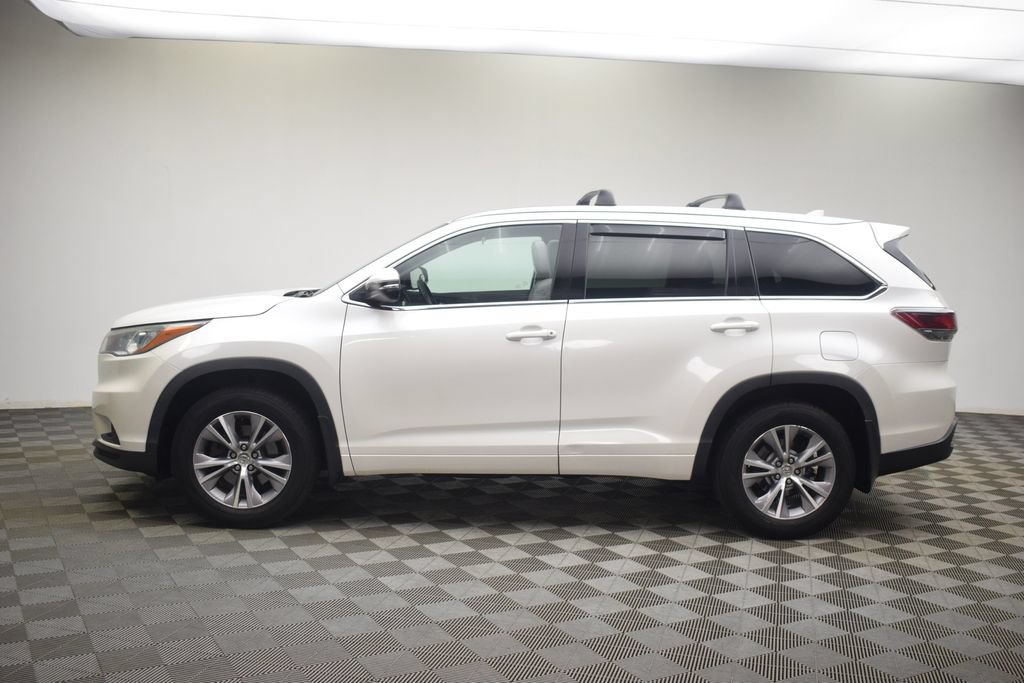 Used 2015 Toyota Highlander XLE AWD/4WD image 13