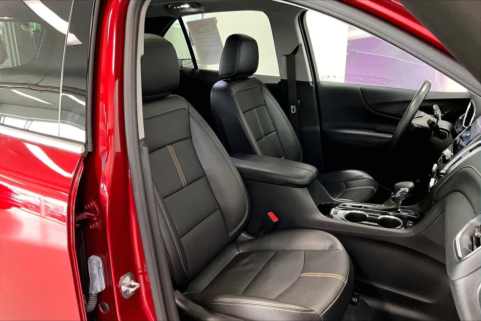 Used 2022 Chevrolet Equinox Premier AWD/4WD image 12