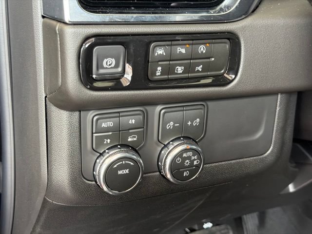 New 2026 GMC Yukon XL Elevation w/ LPO, Elevation Black Package AWD/4WD image 26