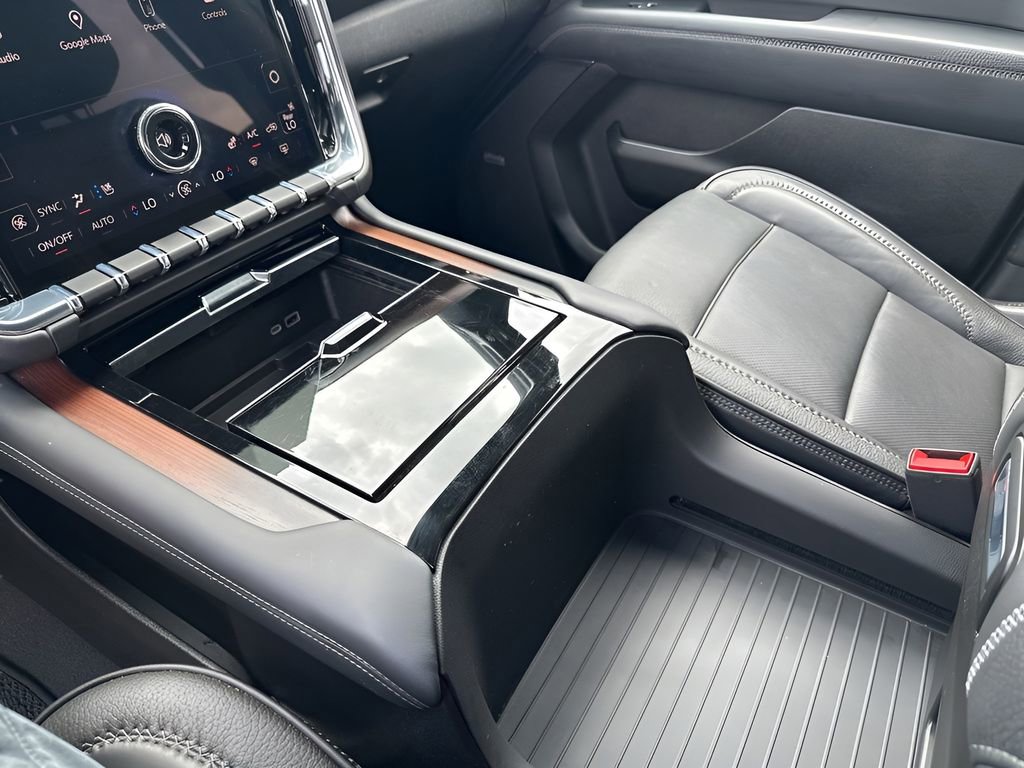 Certified 2025 GMC Yukon Denali AWD/4WD image 38