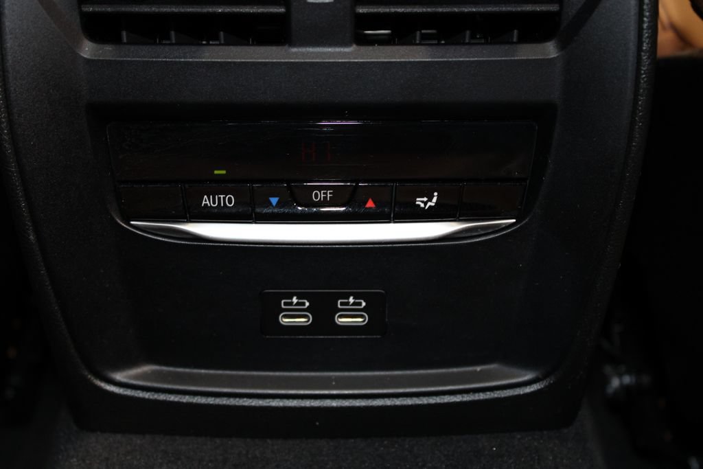 Used 2023 BMW 330i Sedan w/ Premium Package RWD image 31
