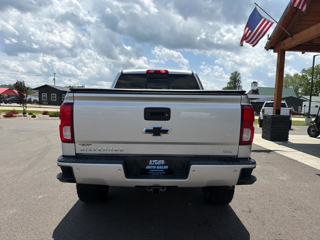 Used 2018 Chevrolet Silverado 1500 LTZ Z71 w/ LTZ Plus Package AWD/4WD image 5