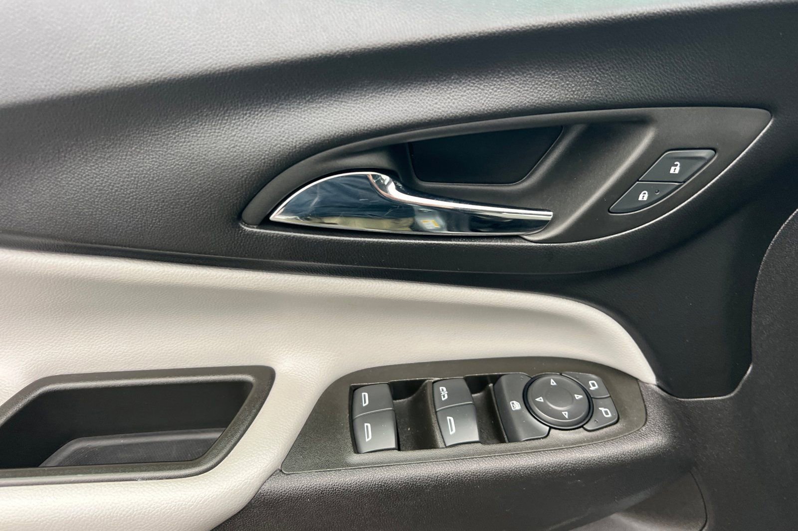 Used 2024 Chevrolet Equinox LS image 8