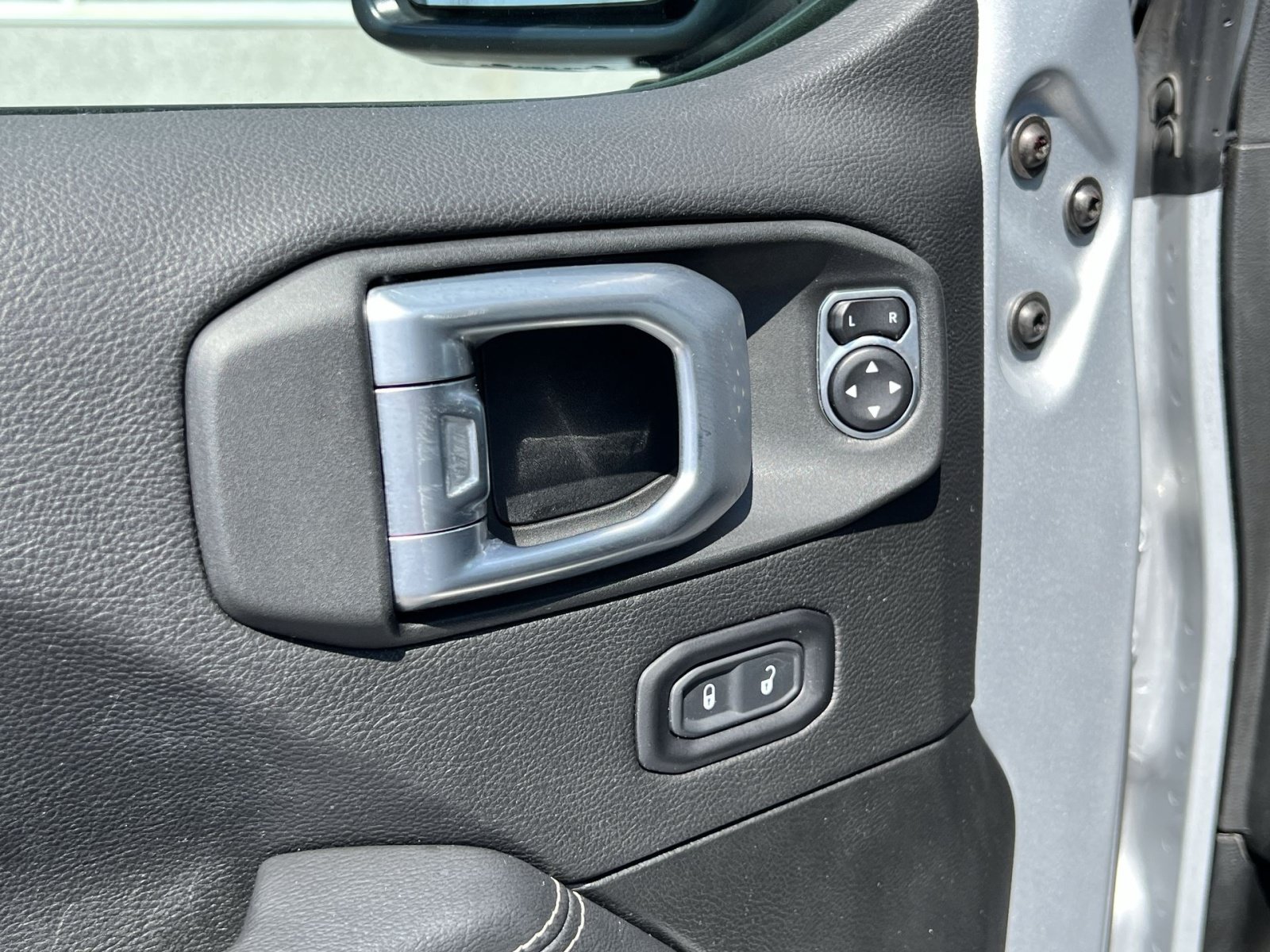 Used 2023 Jeep Wrangler Unlimited Sahara w/ Cold Weather Group AWD/4WD image 12