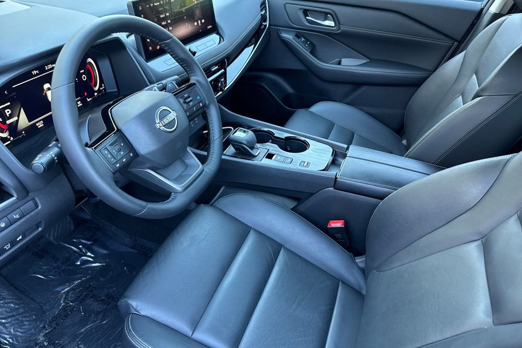 Certified 2025 Nissan Rogue SL w/ SL Premium Package image 10