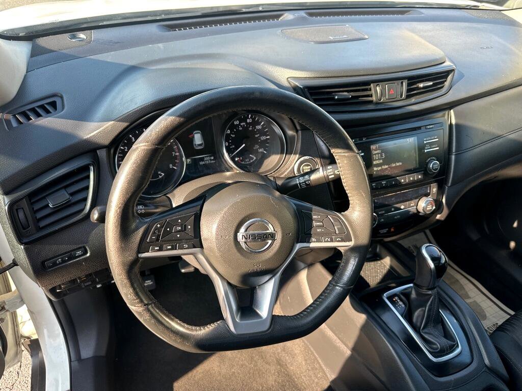 Used 2017 Nissan Rogue SV image 14