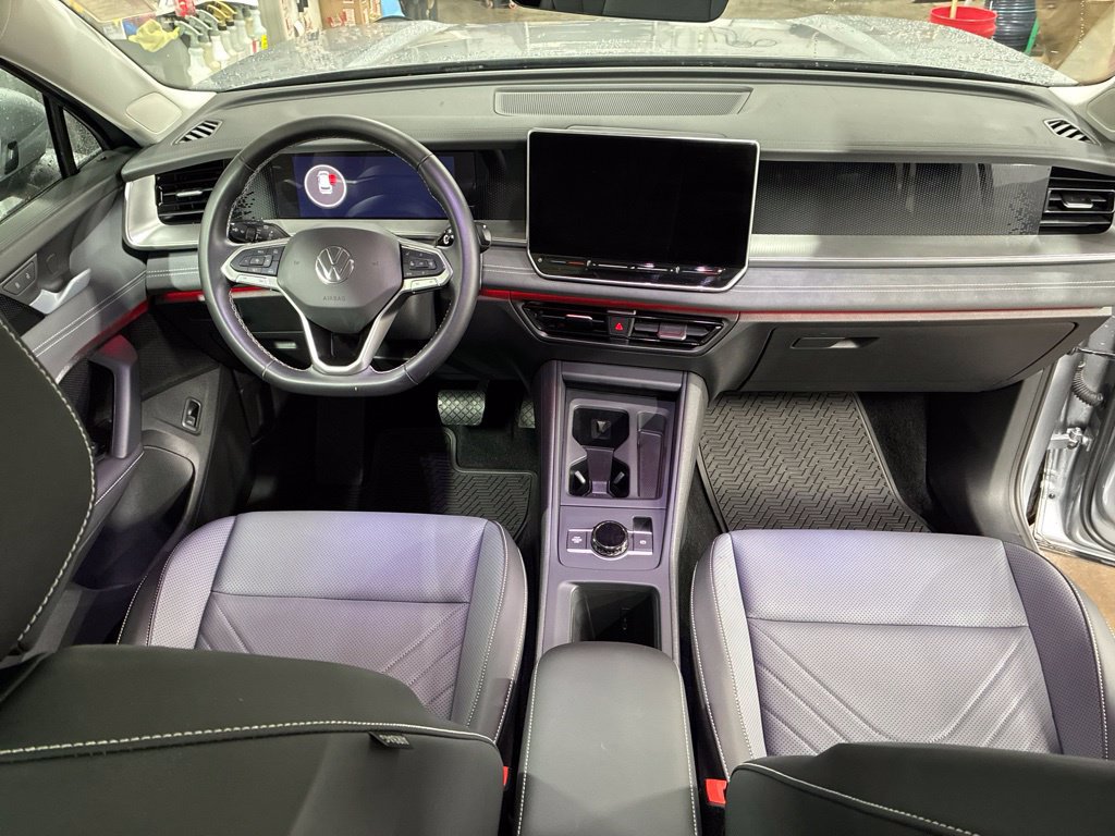 Used 2026 Volkswagen Tiguan SE w/ Panoramic Sunroof Package AWD/4WD image 56