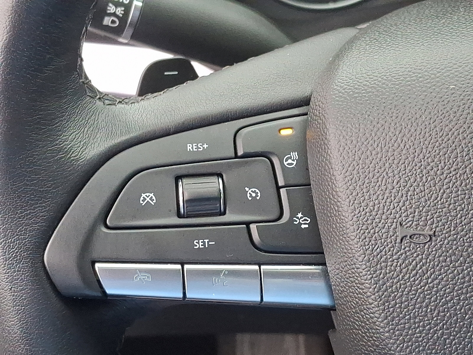 Certified 2023 Cadillac XT4 Luxury w/ Cold Weather Package image 19