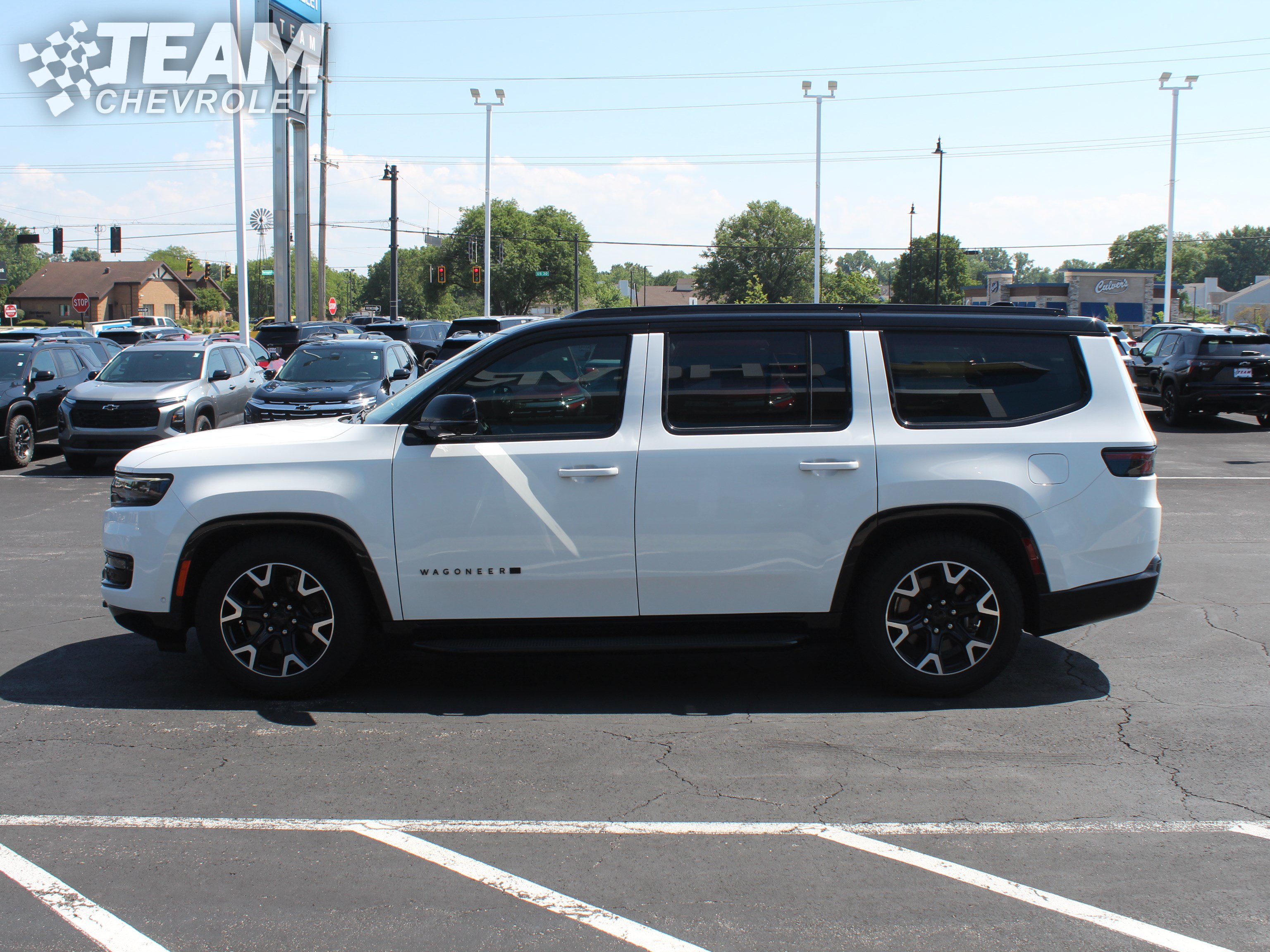 Used 2025 Jeep Wagoneer Series II AWD/4WD image 7