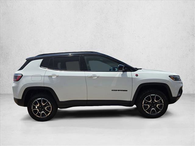 Used 2024 Jeep Compass Trailhawk AWD/4WD image 4