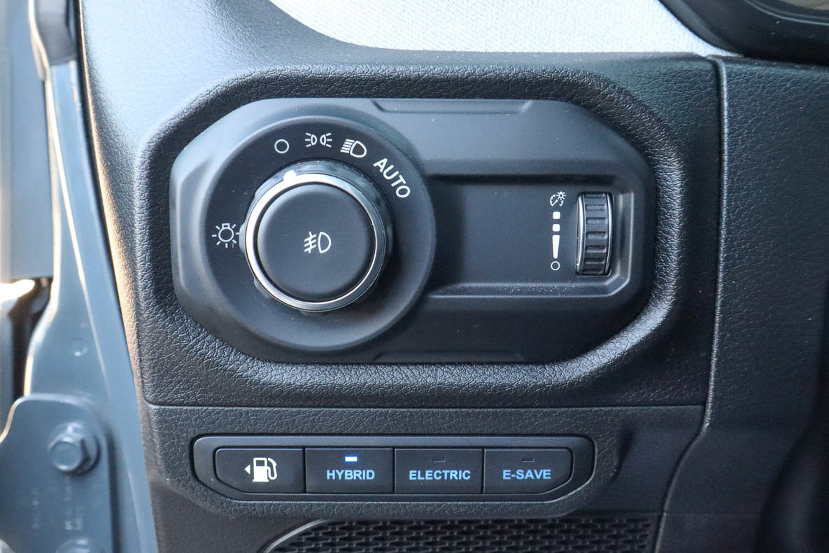 Used 2025 Jeep Wrangler Willys AWD/4WD image 17