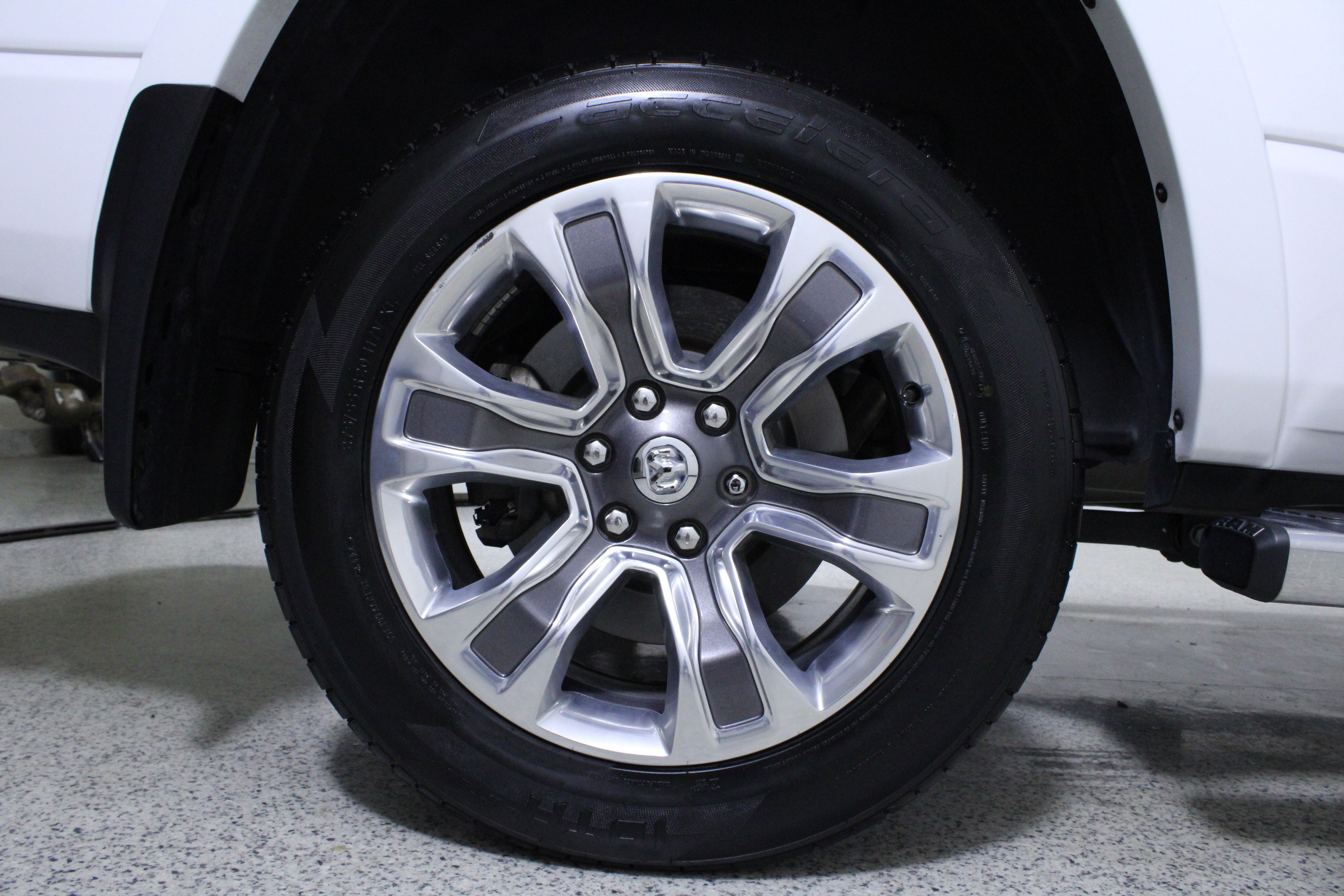 Used 2023 RAM 1500 Limited w/ Body Color Bumper Group image 8