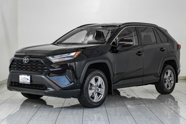 Used 2022 Toyota RAV4 XLE AWD/4WD image 4