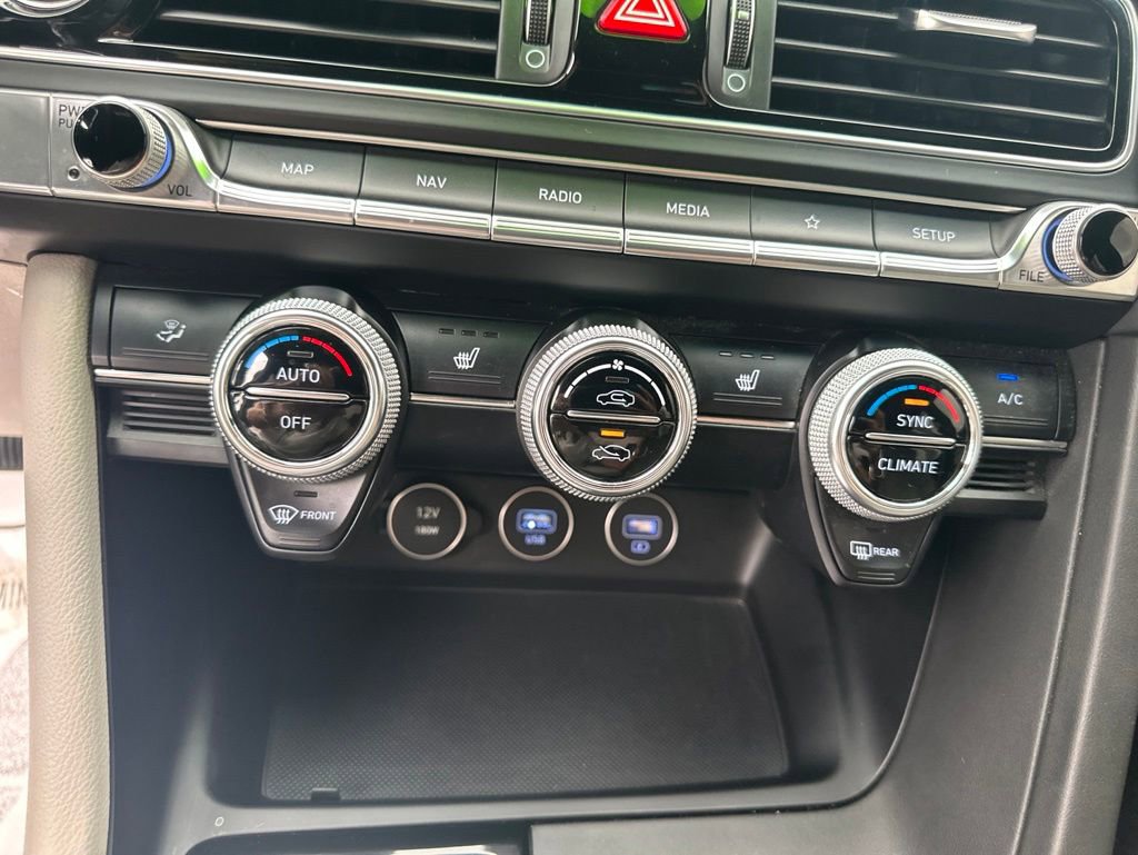 Used 2023 Genesis G70 2.0T RWD image 20