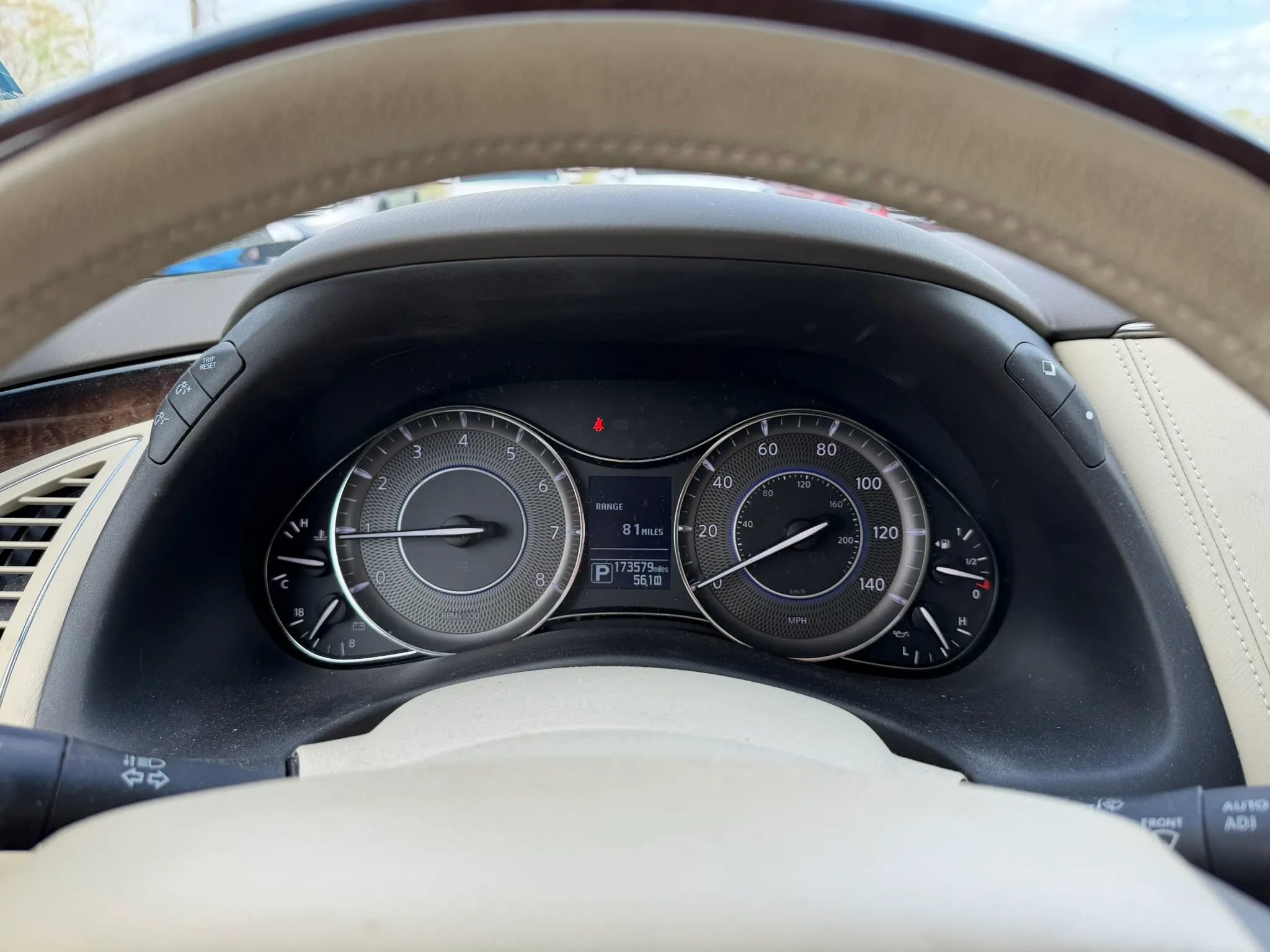 Used 2014 INFINITI QX80 2WD w/ Deluxe Touring Package image 11