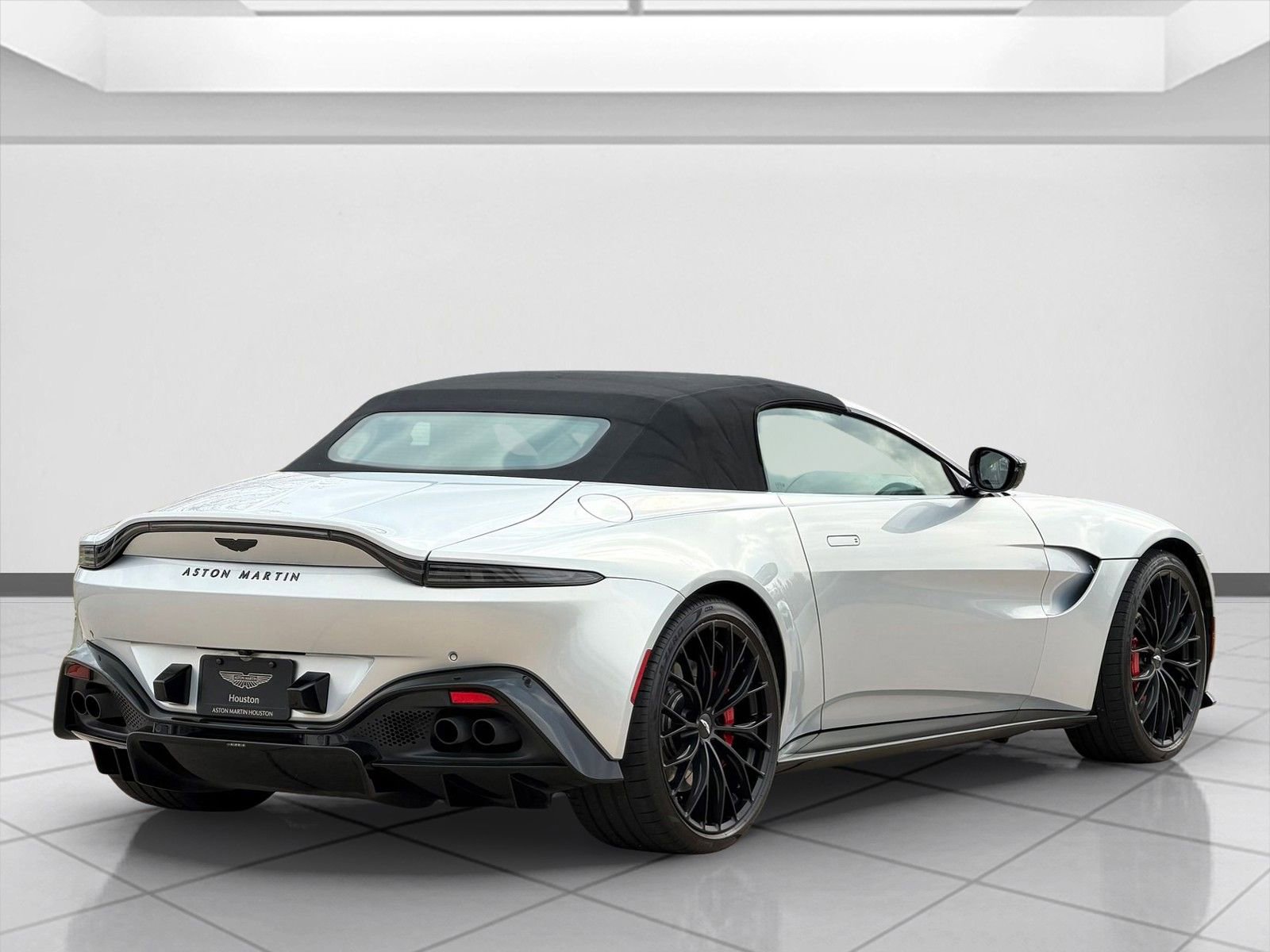 Used 2022 Aston Martin V8 Vantage Roadster image 10