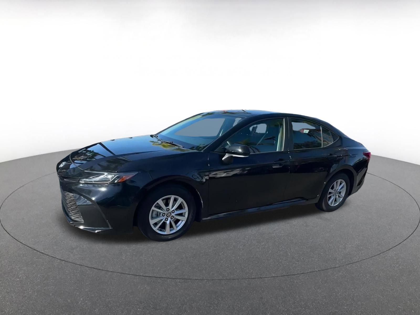 Used 2025 Toyota Camry LE image 8