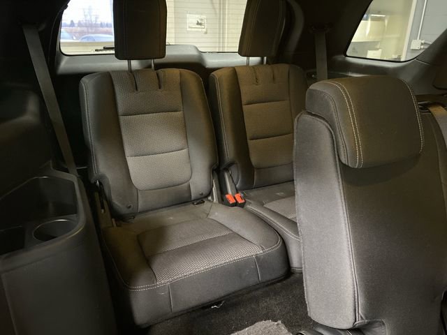 Used 2017 Ford Explorer XLT image 29
