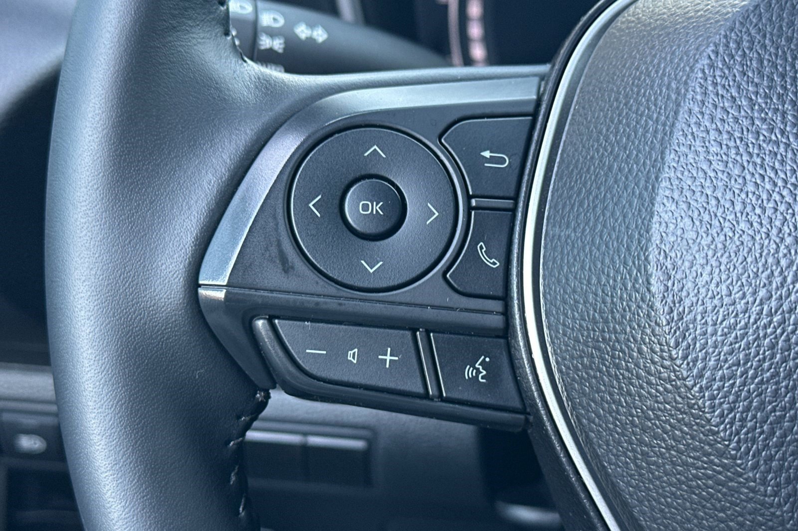 Used 2025 Toyota Corolla XSE image 30