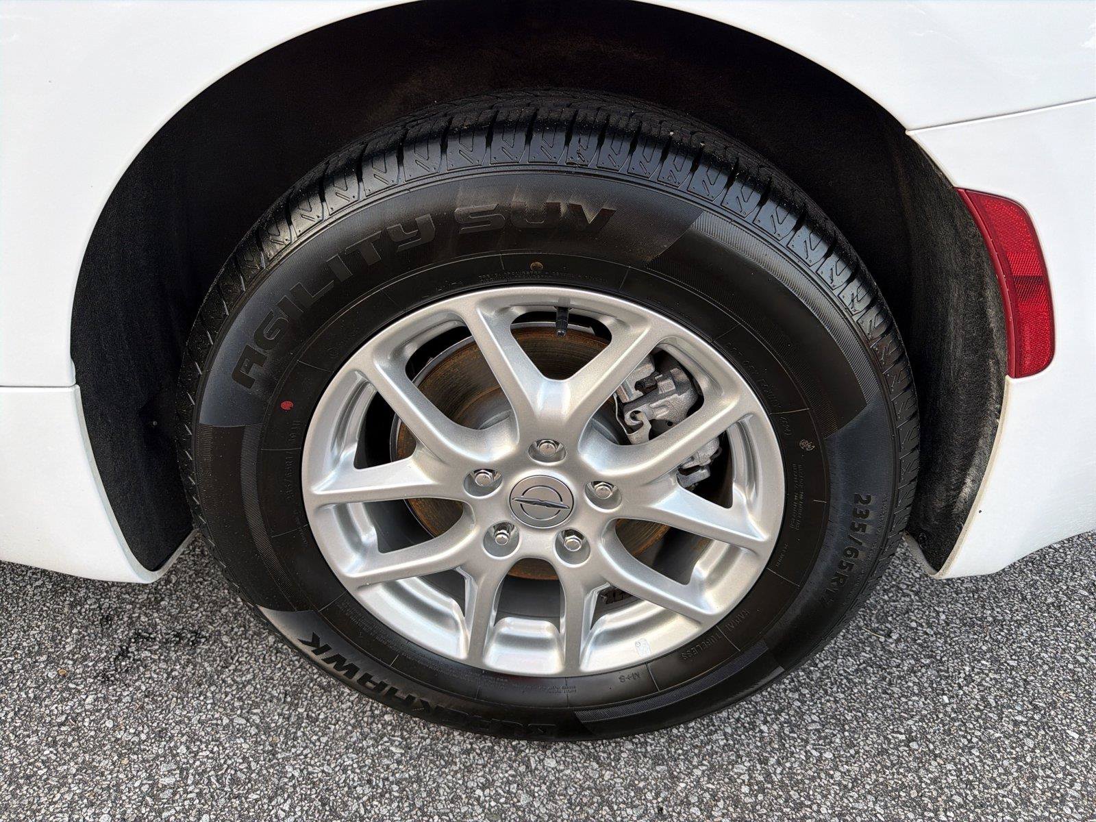 Used 2024 Chrysler Pacifica Touring-L FWD image 19