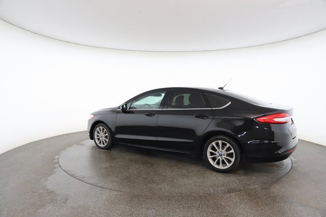 Used 2017 Ford Fusion SE image 9