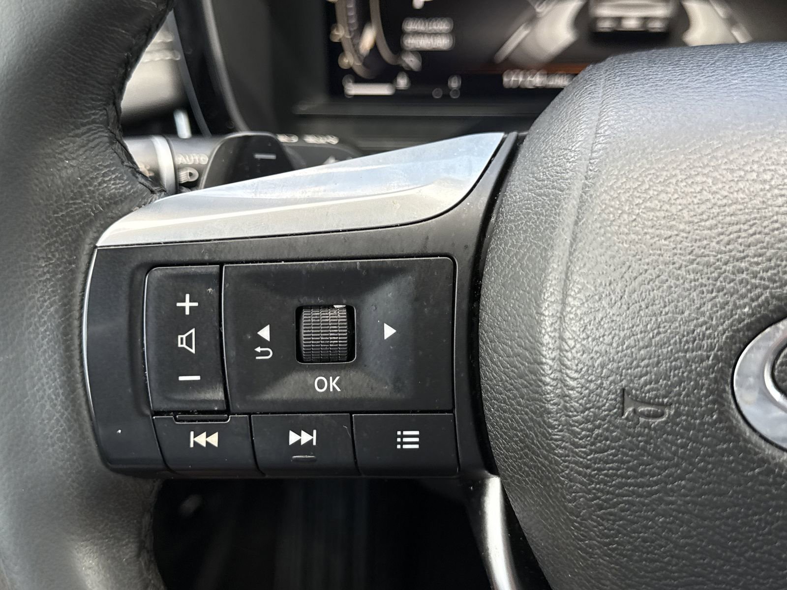 Used 2023 INFINITI QX60 Luxe w/ Cargo Package FWD image 23