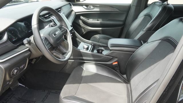 Used 2024 Jeep Grand Cherokee L Laredo AWD/4WD image 20