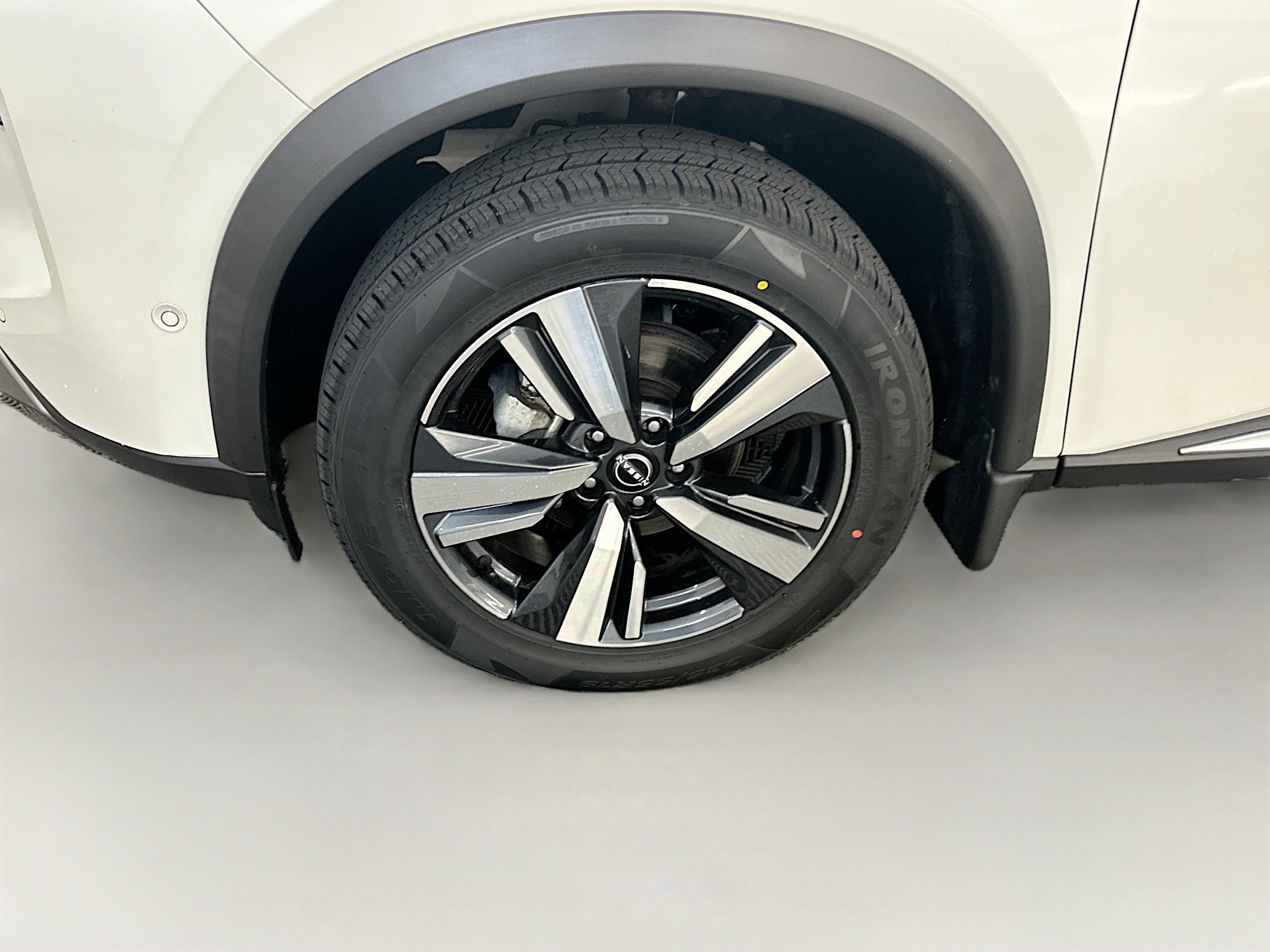 Used 2023 Nissan Rogue SL w/ SL Premium Package image 11