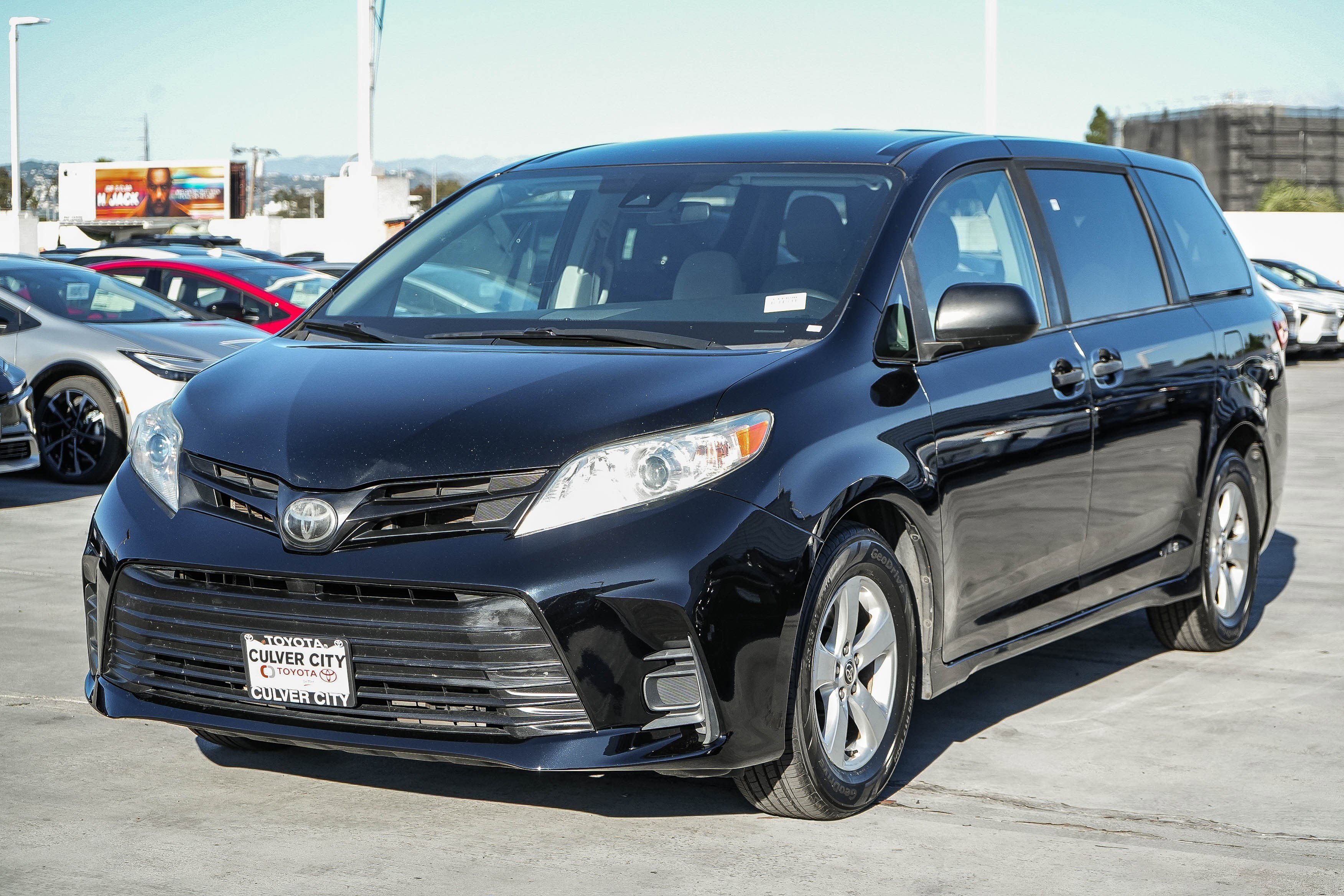 Used 2020 Toyota Sienna L image 3