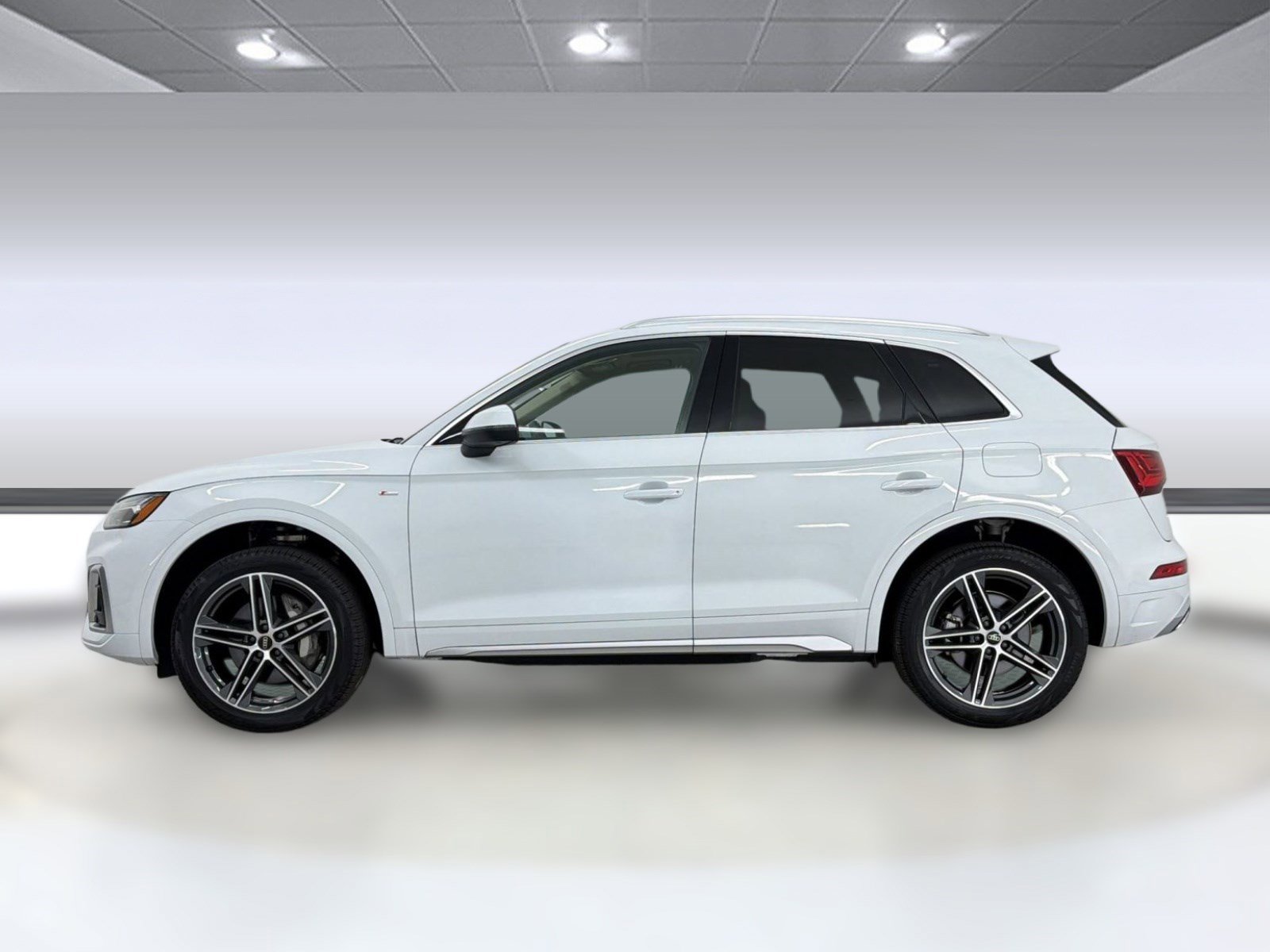 Used 2023 Audi Q5 e Premium Plus w/ Premium Plus Package AWD/4WD image 2