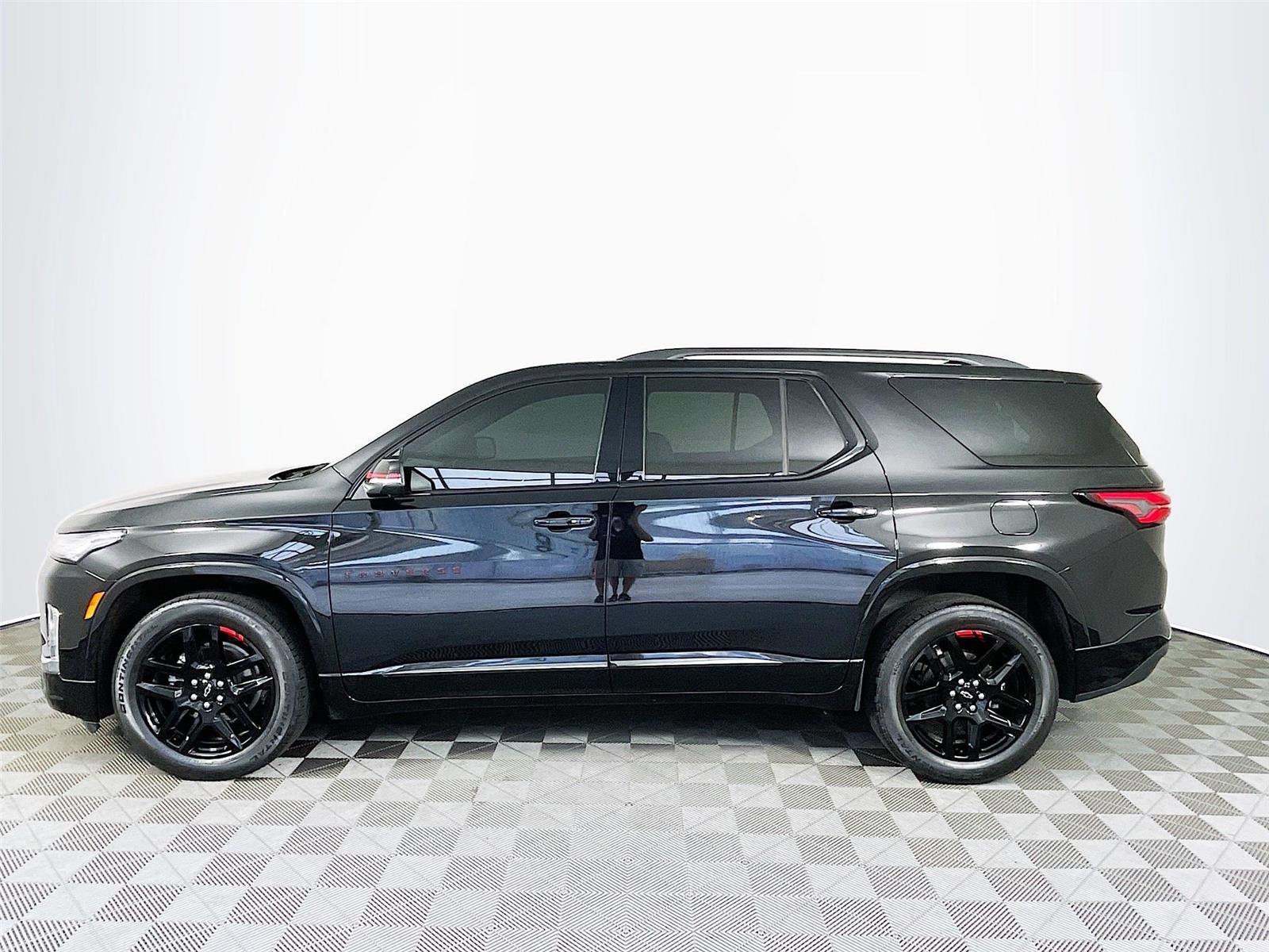 Used 2023 Chevrolet Traverse Premier w/ Redline Edition AWD/4WD image 4