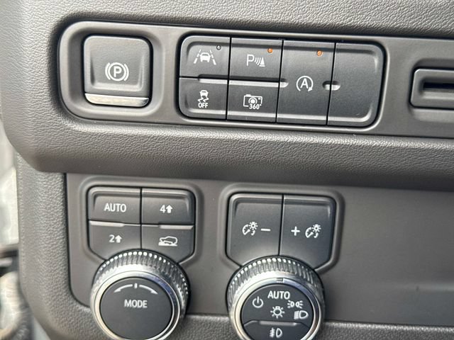 Used 2024 GMC Yukon SLT w/ SLT Premium Package AWD/4WD image 26