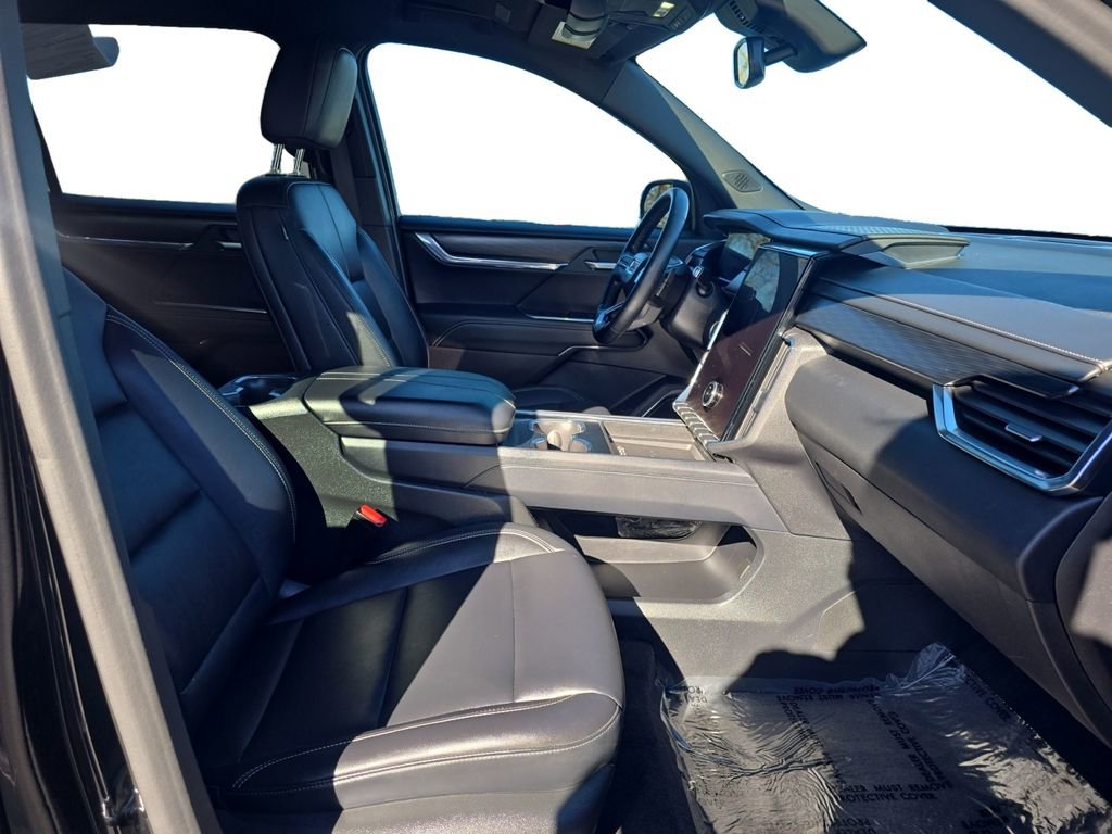 Used 2024 GMC Acadia Elevation image 16