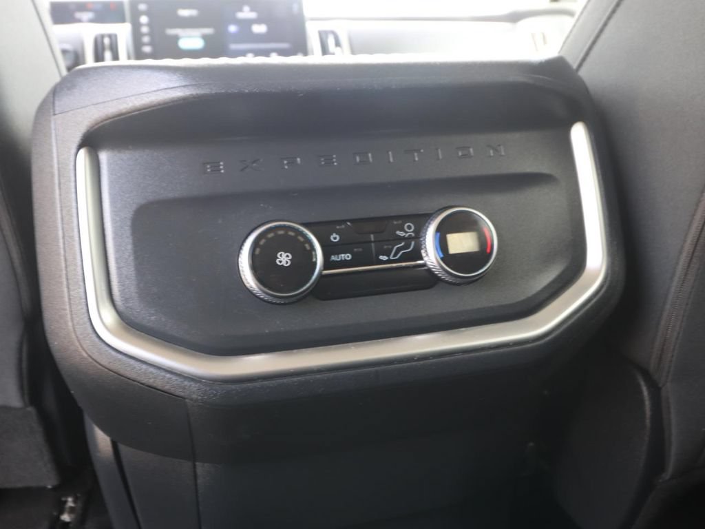Used 2025 Ford Expedition Active RWD image 10