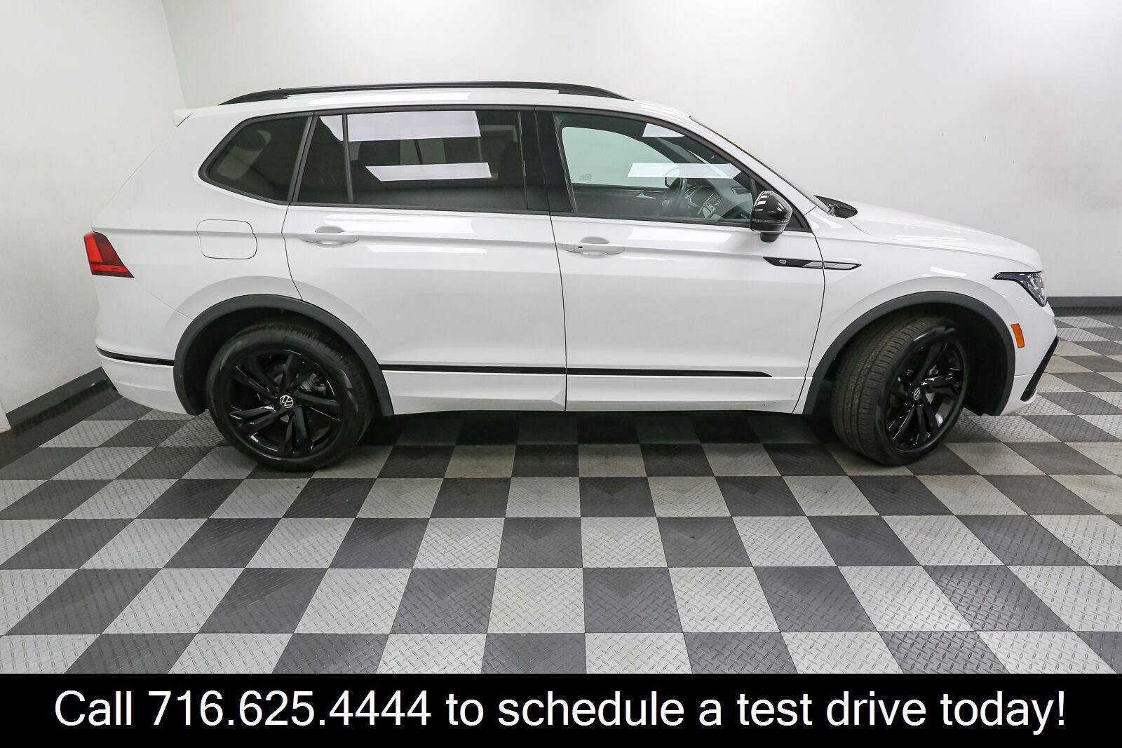Certified 2024 Volkswagen Tiguan SE R-Line AWD/4WD image 9