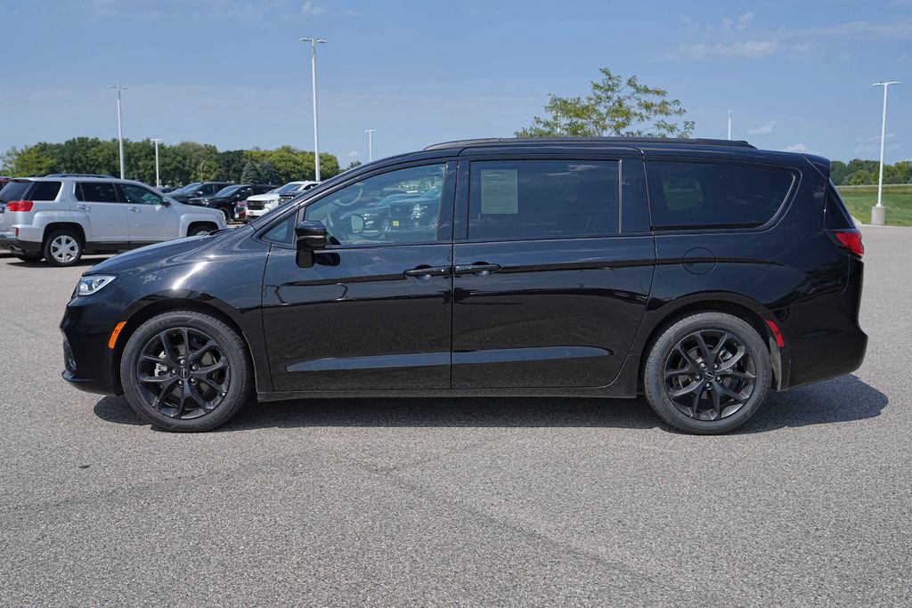 Used 2025 Chrysler Pacifica Limited FWD image 10